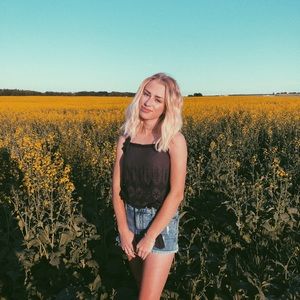 Meet your Posher, Abi